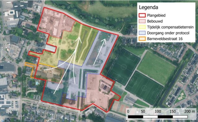 Luchtfoto van het plangebied Beekweide II in Renswoude met het tijdelijke compensatieterrein in geel en de doorgang onder protocol in blauw